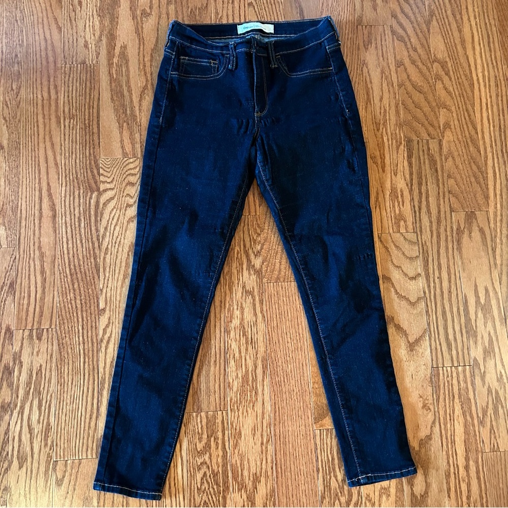 GAP // women’s dark wash skinny jeans jeggings 👖